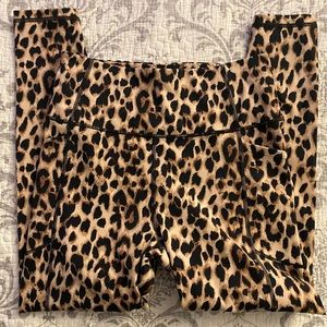 Victoria’s Secret flow on point essential legging - size 10 - leopard print